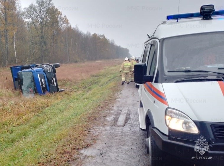 Спасатели МЧС принимали участие в ликвидации ДТП в Жуковском районе, 91 км автодороги А-130 «Москва-Рославль»