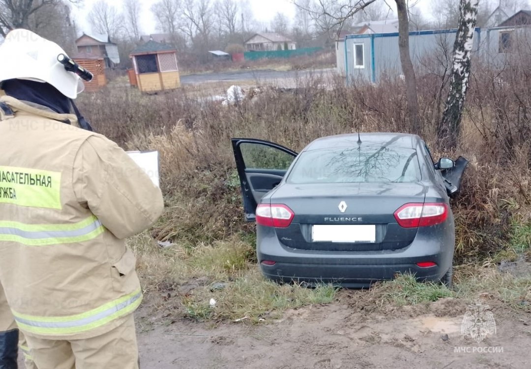 Спасатели МЧС принимали участие в ликвидации ДТП в Жуковском районе, 102 км автодороги А-130