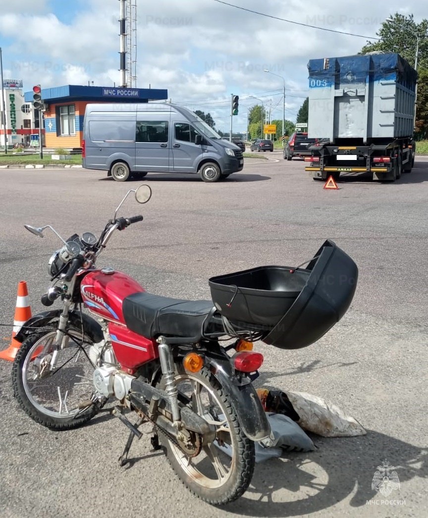 Спасатели МЧС принимали участие в ликвидации ДТП в Жуковском районе, 108 км автодороги А-130 «Москва-Рославль»