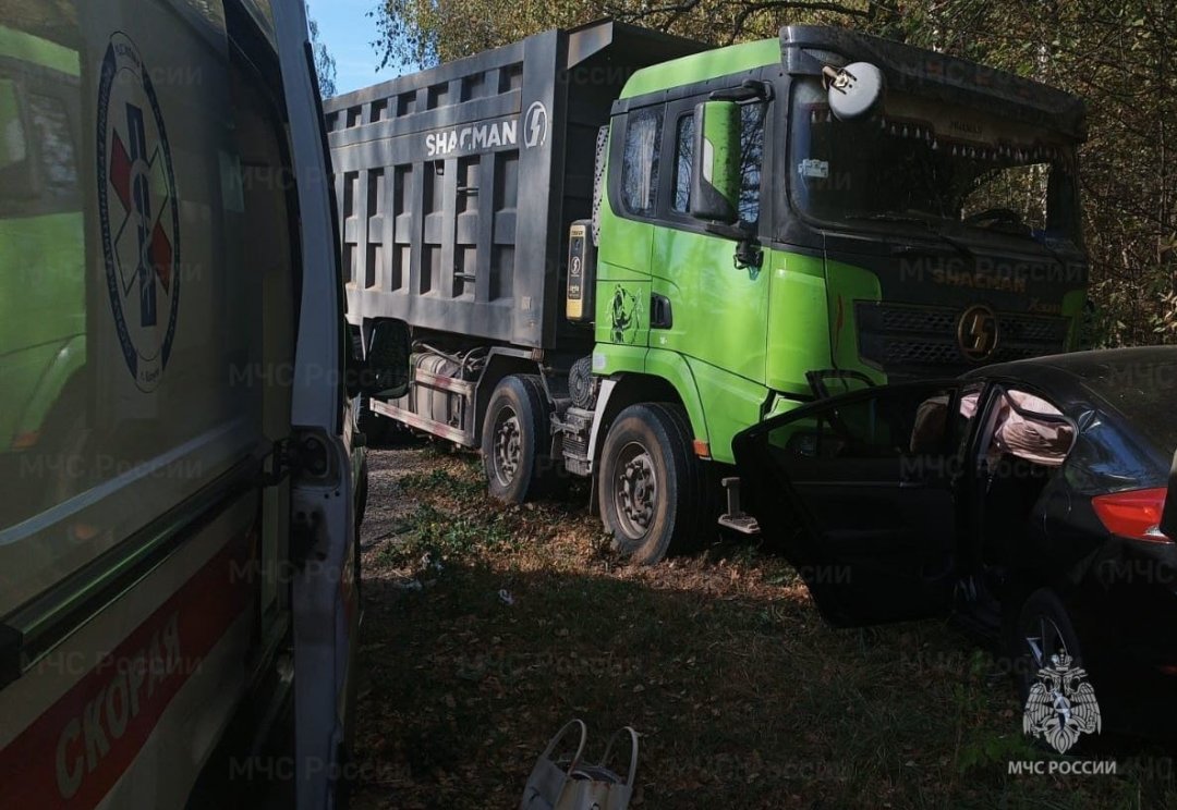 Спасатели МЧС принимали участие в ликвидации ДТП в Жуковском районе, 37 км автодороги «Белоусово-Серпухов»